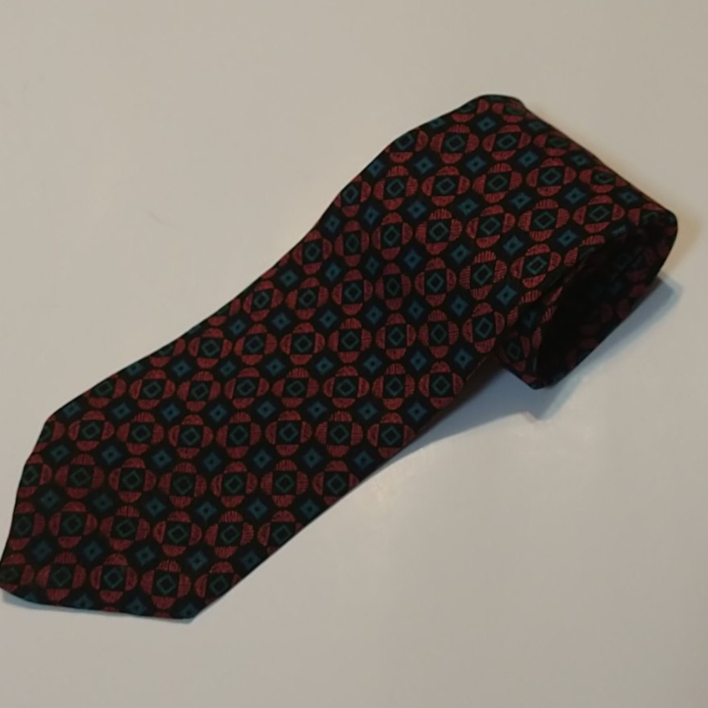 Rubenstein geometric red tie